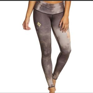 Teeki- rabbit hole hot pant